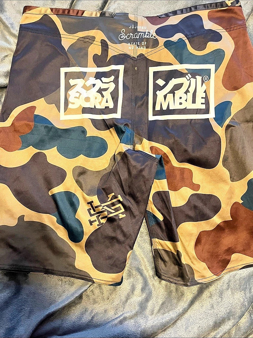 SCRAMBLE “NO MIND” CAMO SHORTS - Picture 2 of 5